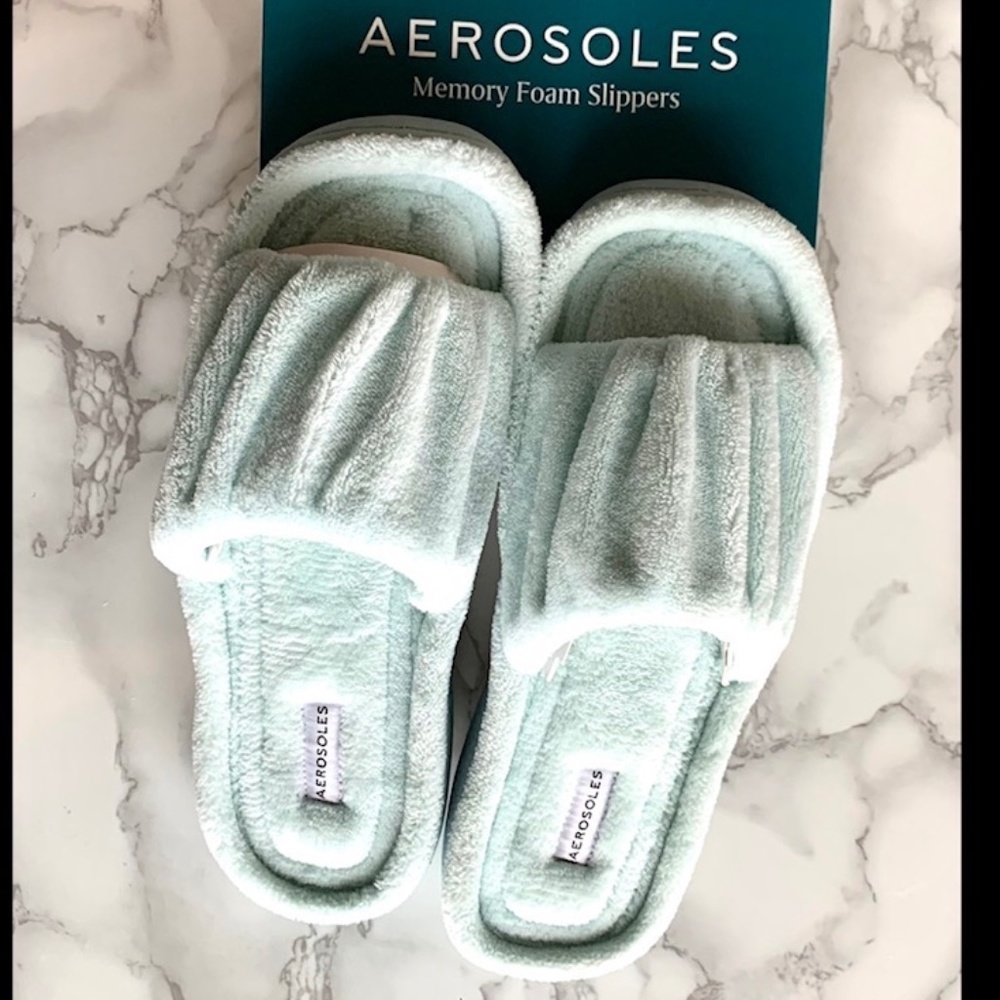 3/$45 ⭐️ AEROSOLES Ice Blue Velour Slippers SIZE X-Large (9.5-10.5)